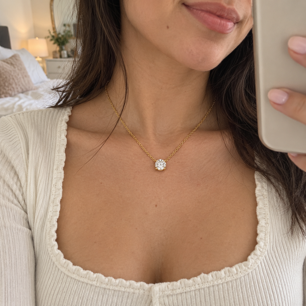 ROSAVIENA review preview — Livia Solitaire Necklace