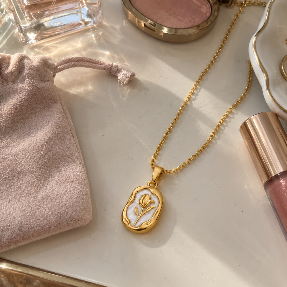 ROSAVIENA review preview — Rosalia Botanical Pendant Necklace